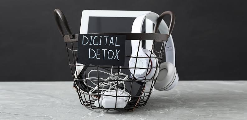 Digital Detox: What It Is, Why You Need It & How to Start